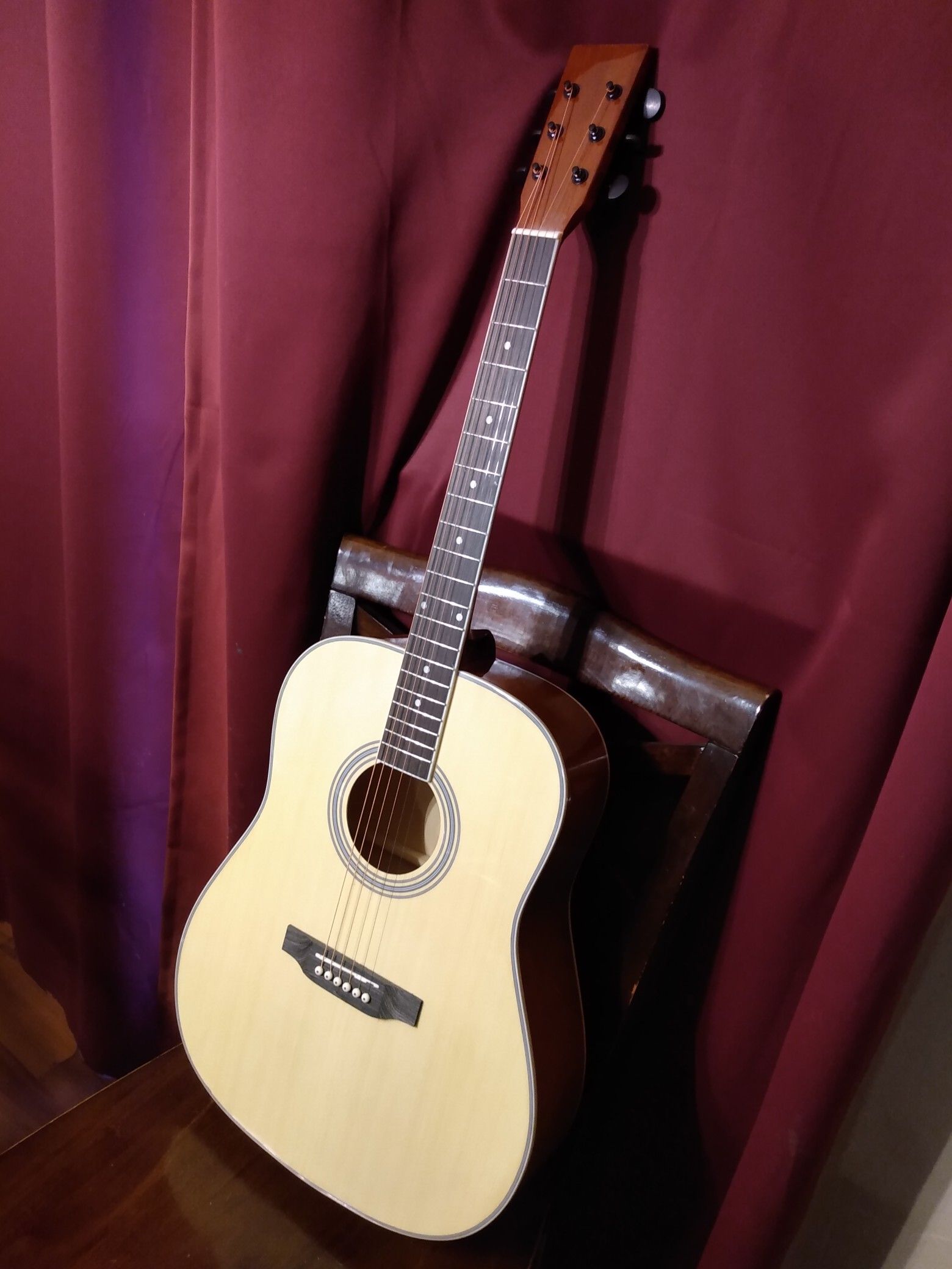 Brand new acoustic guitar, gig bag, extras