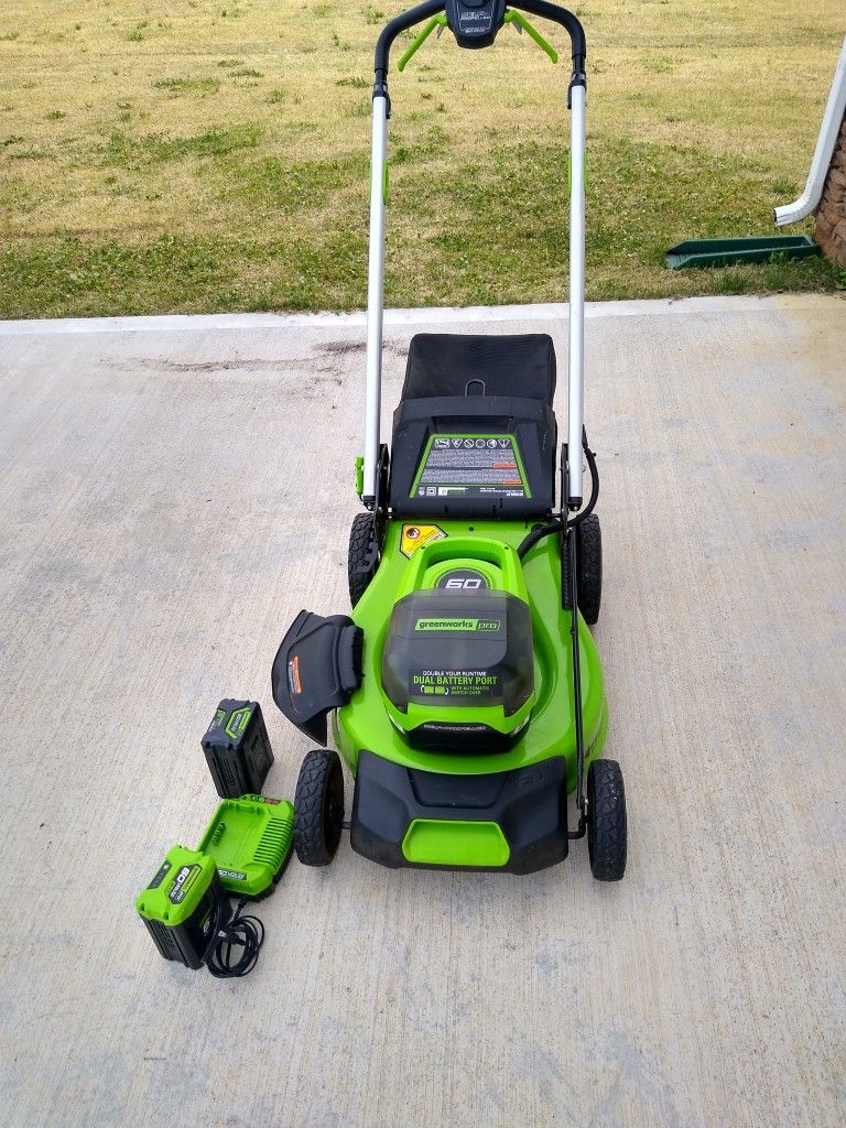 2020 Greenworks 60v Self-Propelled Lawn Mower +Two Batteries +Charger