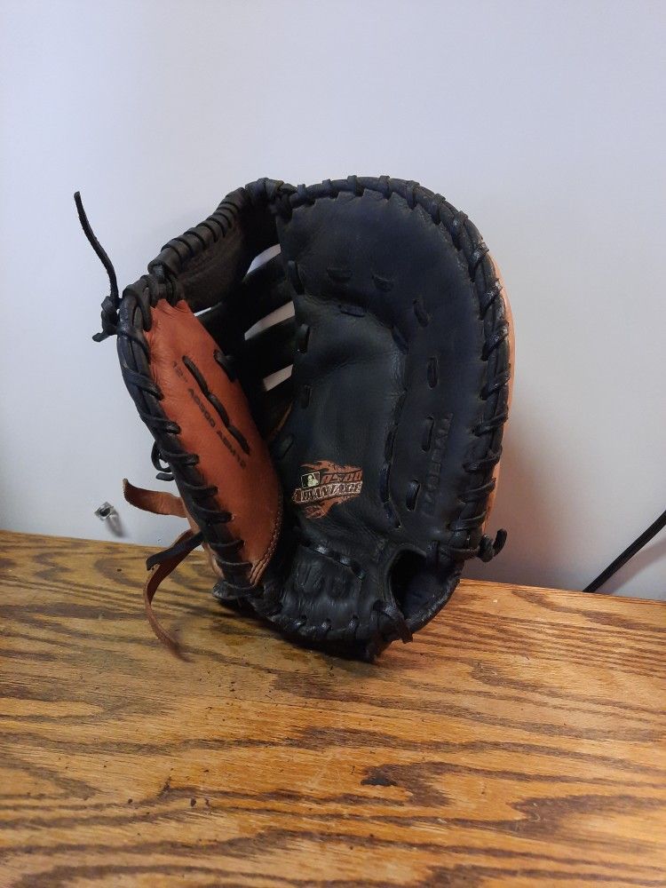 First Base Mitt
, 12"