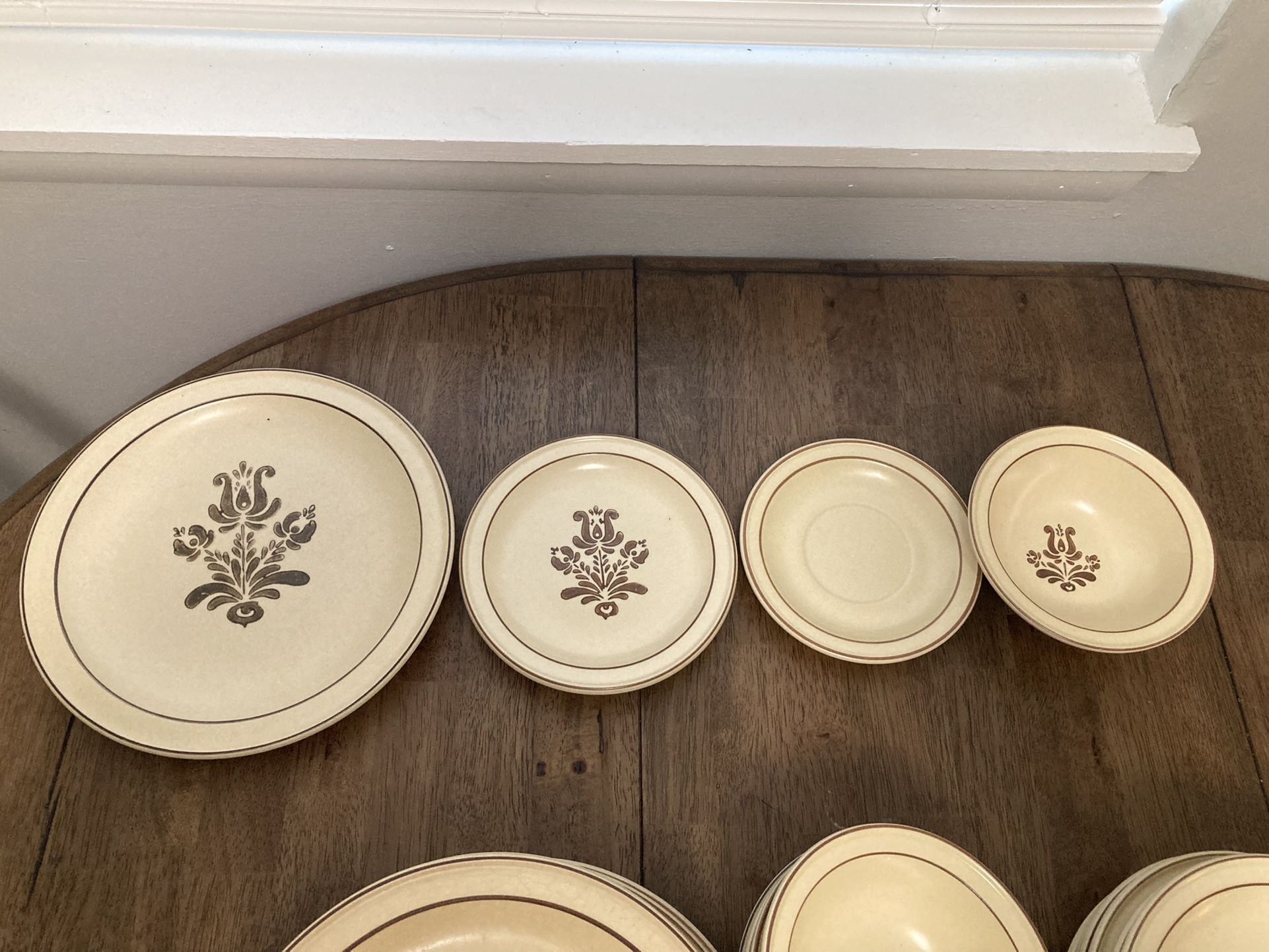 Pfaltzgraff Collectible Village Dinnerware