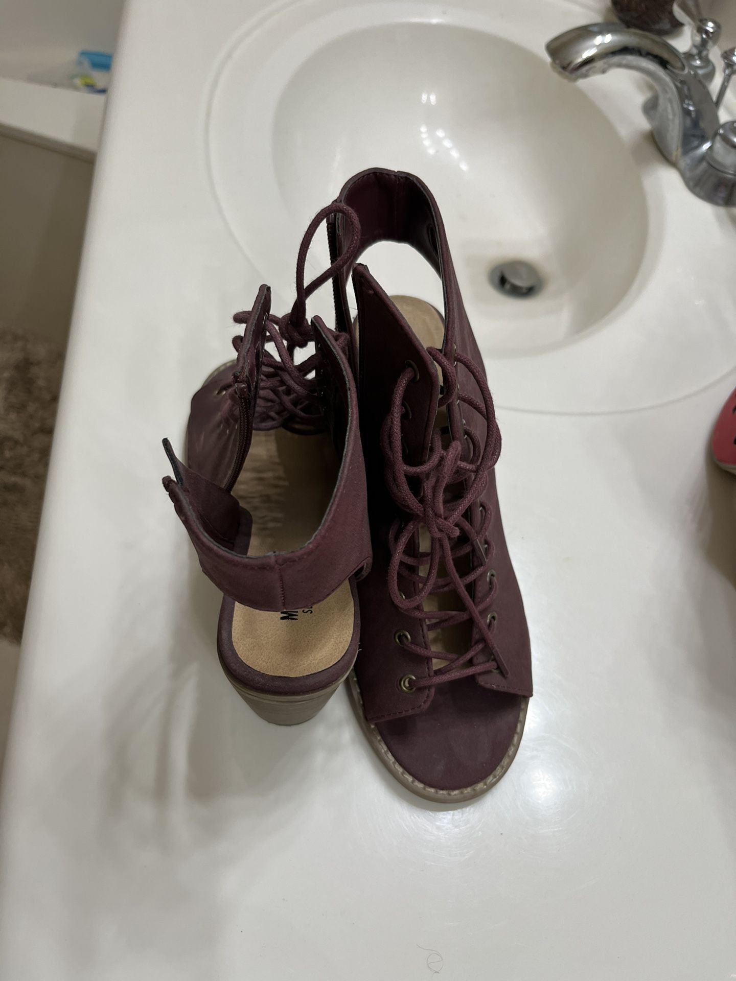 Woman’s Shoes Size 6 1/2 And 7 