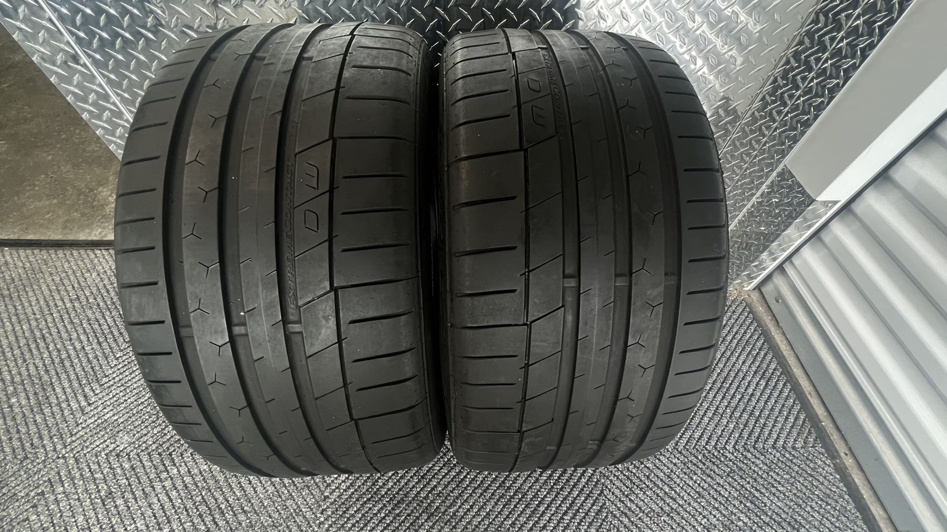 245/35/20 continental 2 Tires
