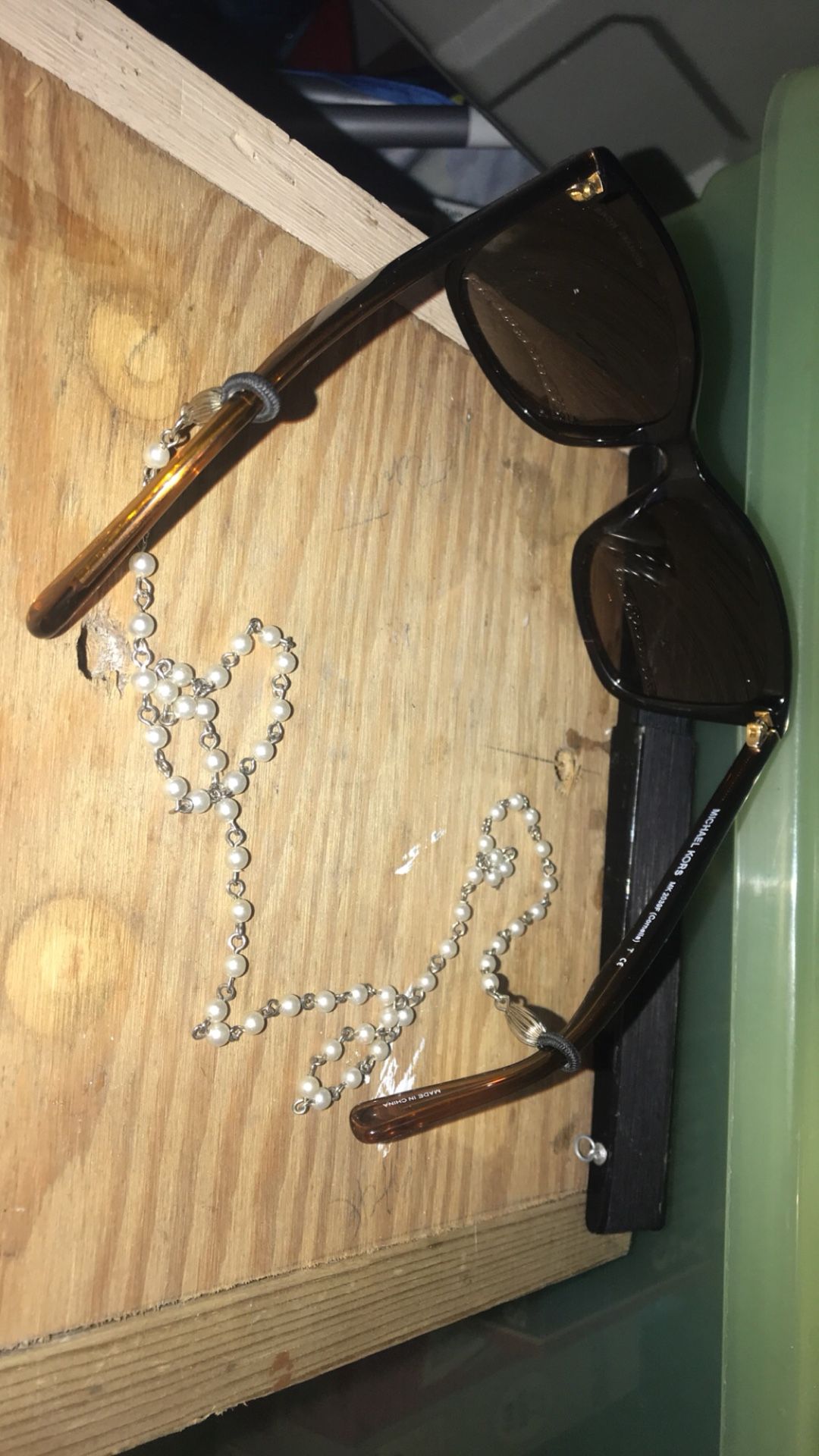 Vintage pearl & silver glasses necklace holder