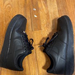 Black Airforce 1s Lightly Worn Size 10 Thumbnail