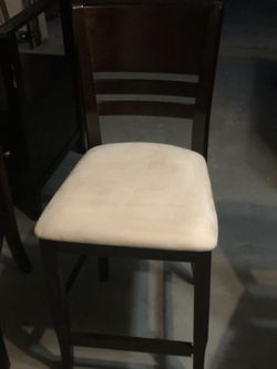 Ashley Furniture Bistro Expandable Table/4 Chairs Thumbnail