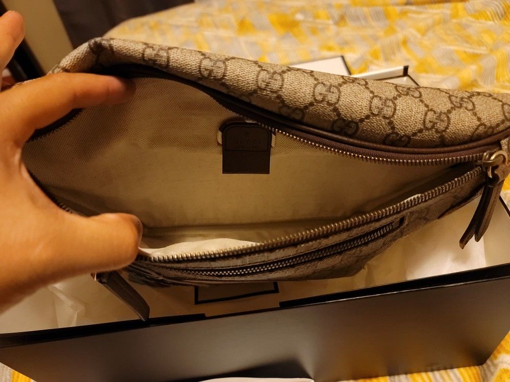 Gucci courrier gg Supreme belt bag