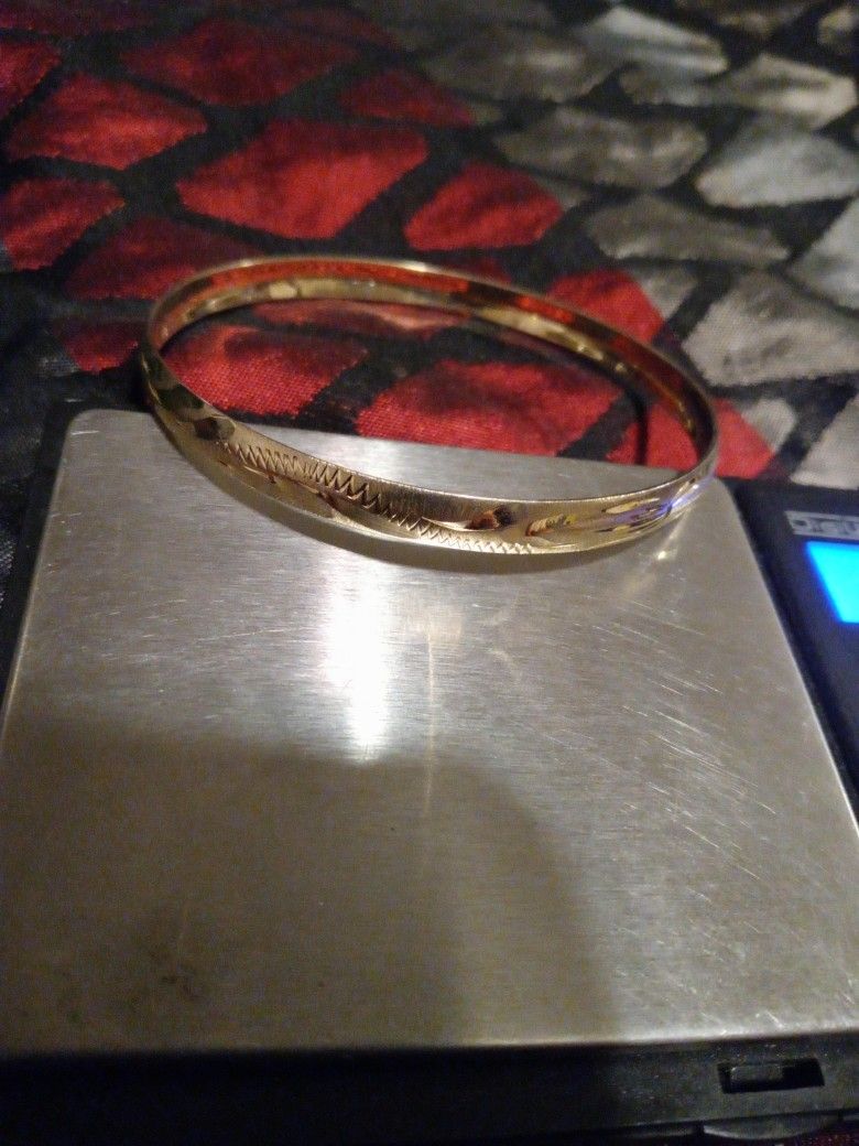 14k Gold Single Bangle..Flawless Condition..200$obo