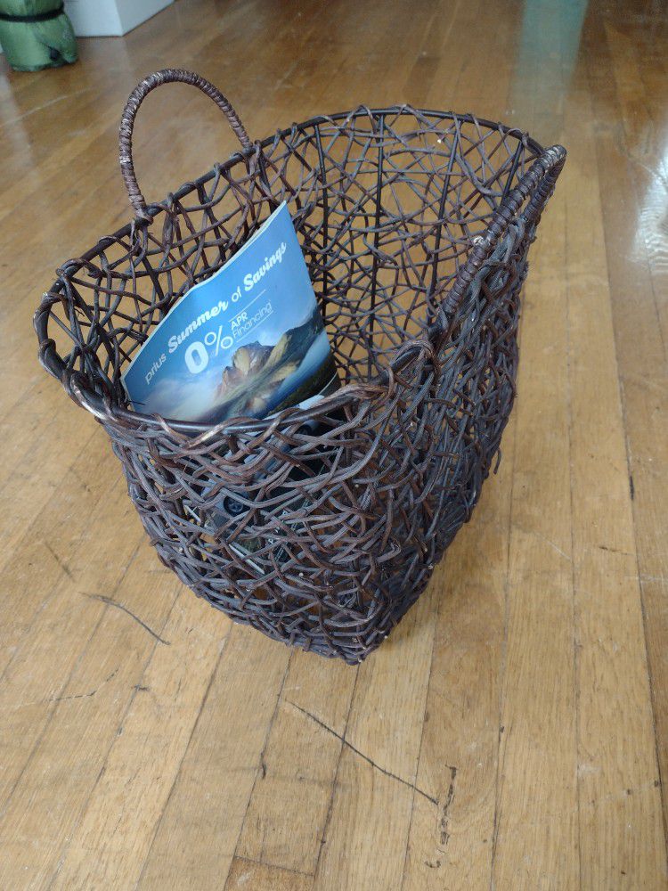 Magazine Rack (Basket)