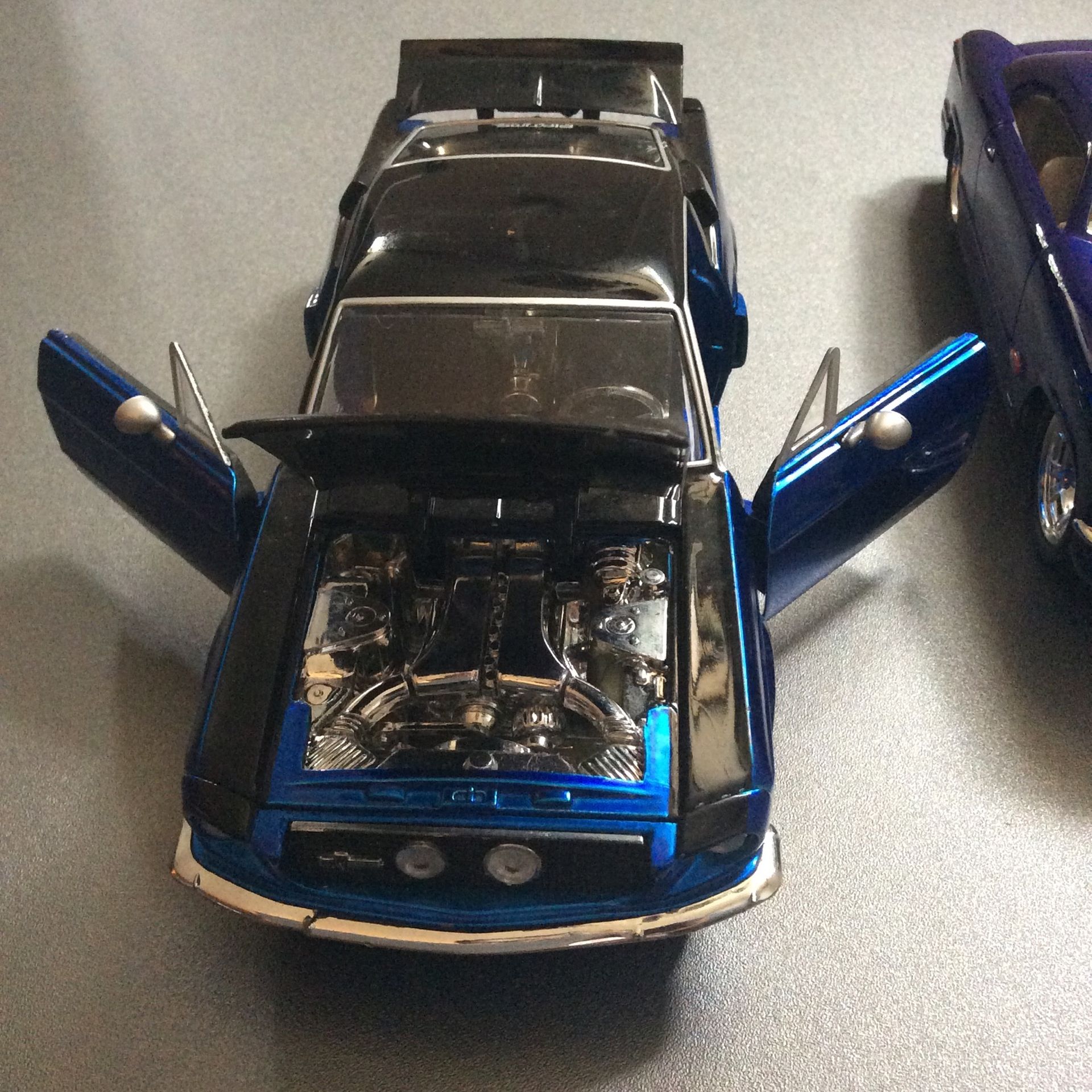 1:24 DIE-CAST Cars - Shelby GT 500KR BIG TIME MUSCLE & Custom Hawk Lloyd Studabaker