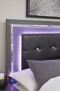 ♥️[SPECIAL] Lodanna Gray LED Panel Bedroom Set

 Thumbnail