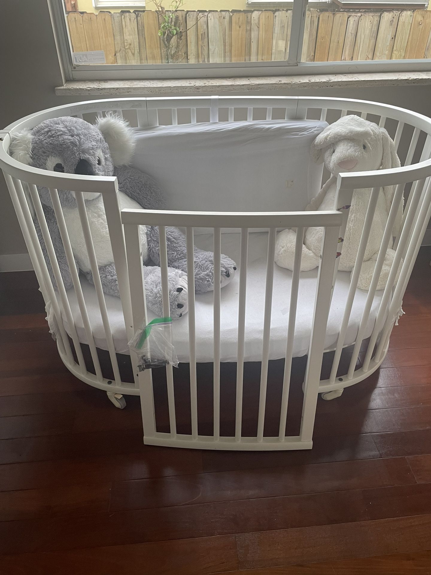 Stokke Convertible Crib With 2 Size Mattresses 