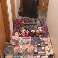 Harry Potter, Big collection, books, figurines, blanket, mantle Thumbnail