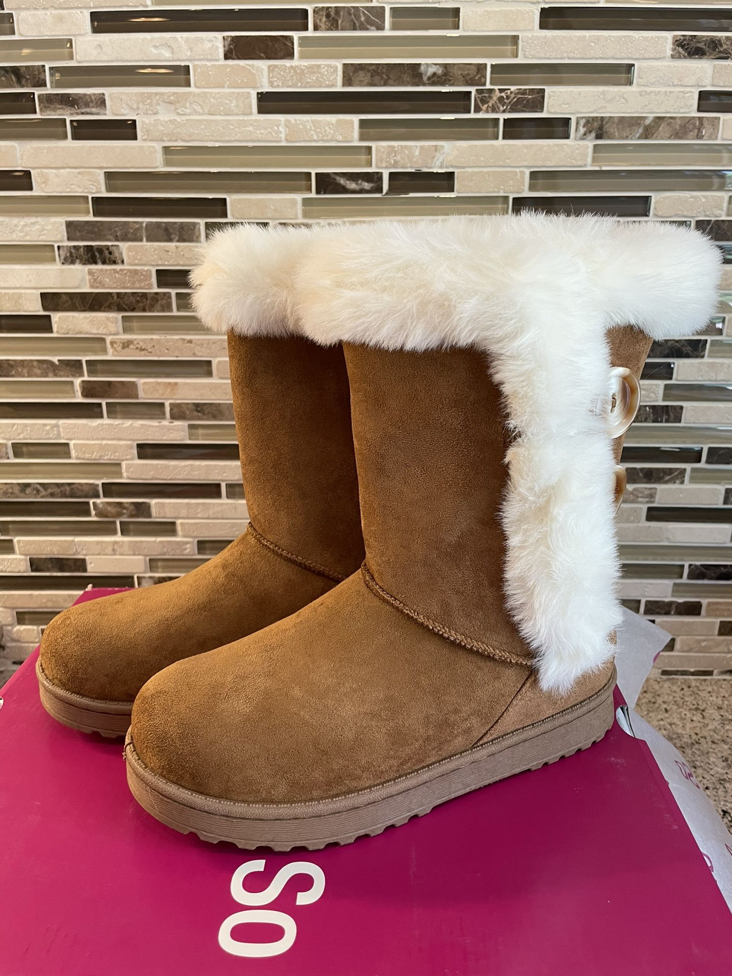 Brand New Women’s Sz 6 Cozy Warm Boots 