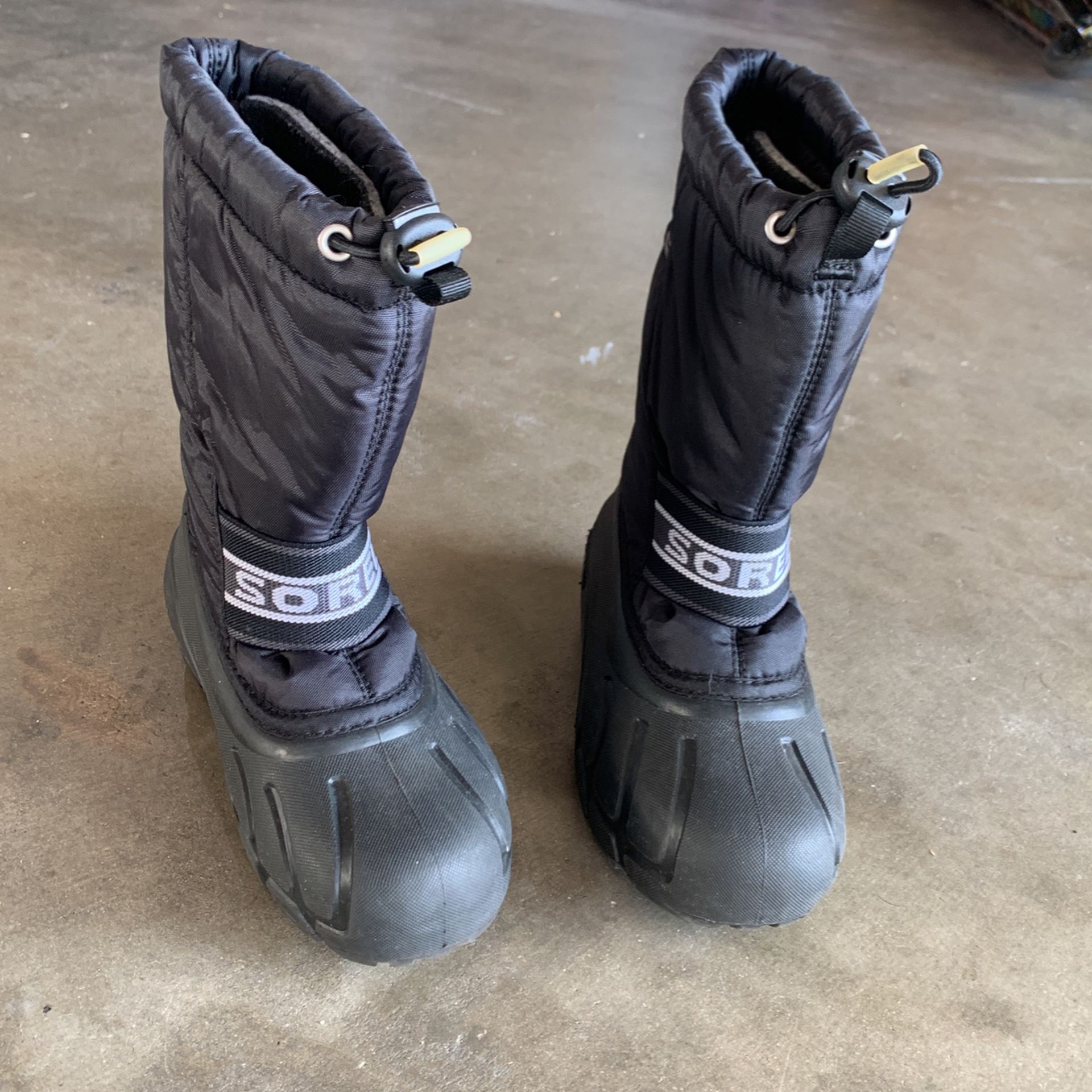 Kids Black Snow Boots Size 13