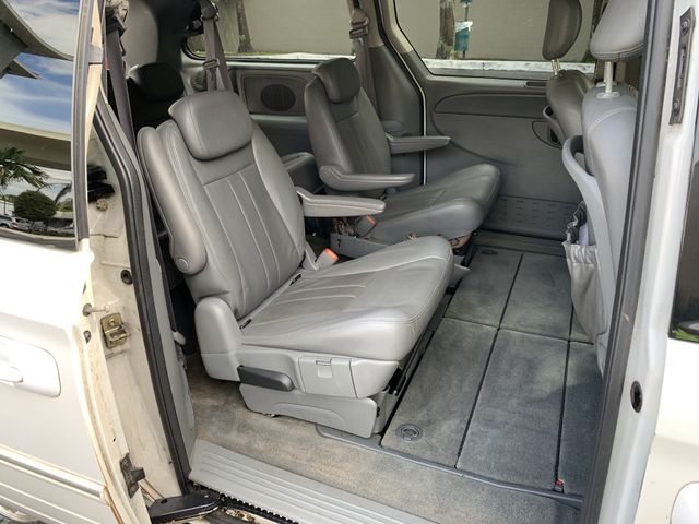 2006 Chrysler Town & Country