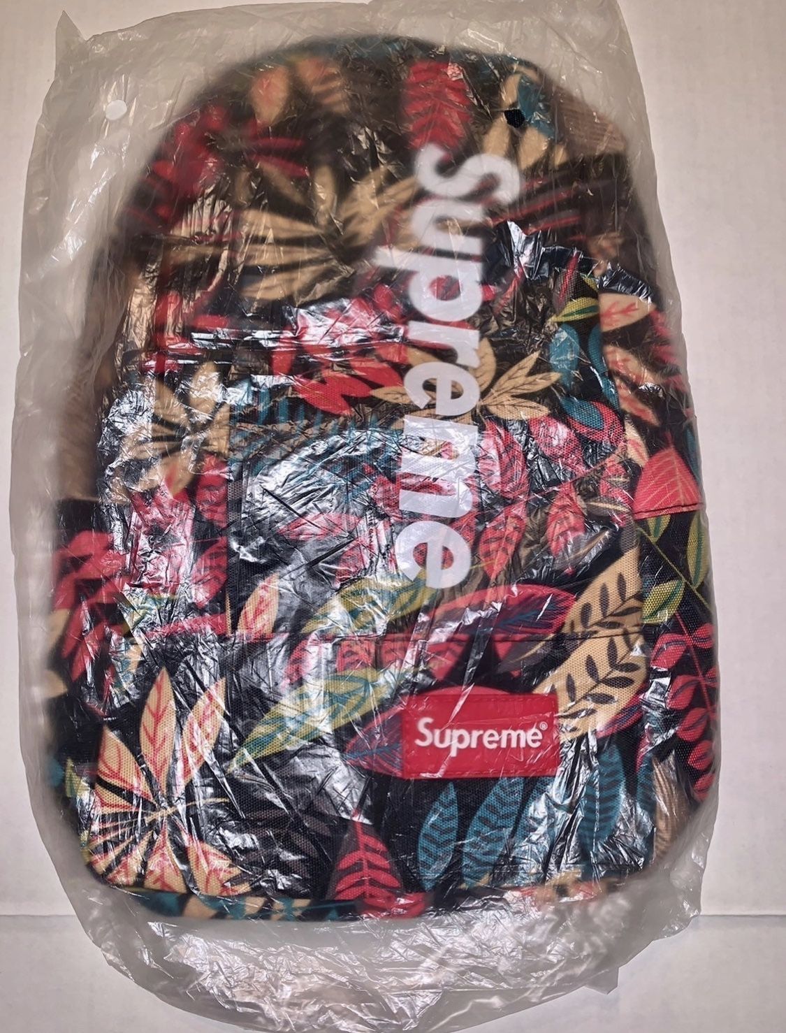 SUPREME RED LEAVES CROSS-BODY PACK
