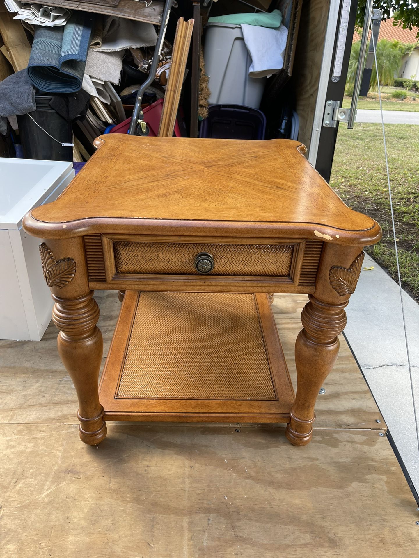 ✅Vintage Broyhill End Table