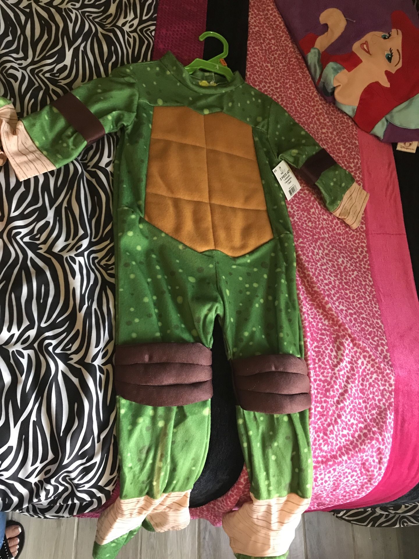 New with tag ninja halloween costume size 3t/4t