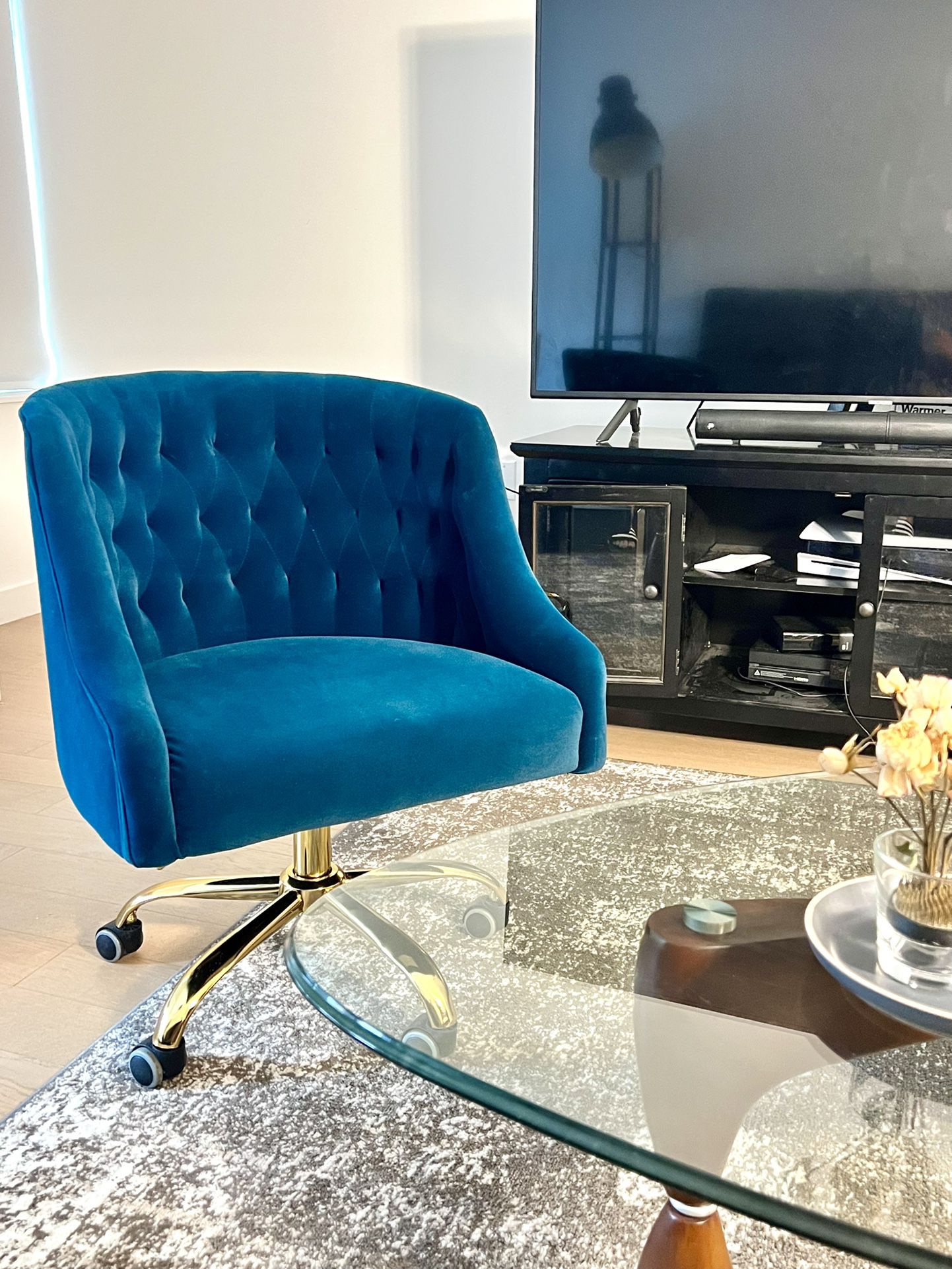 Velvet Tufted Accent/Office Chair in Blue (MSRP: $250) - 360 Degree Swivel, Rolling, Adj. Height. Boho Modern Glam MCM Style
