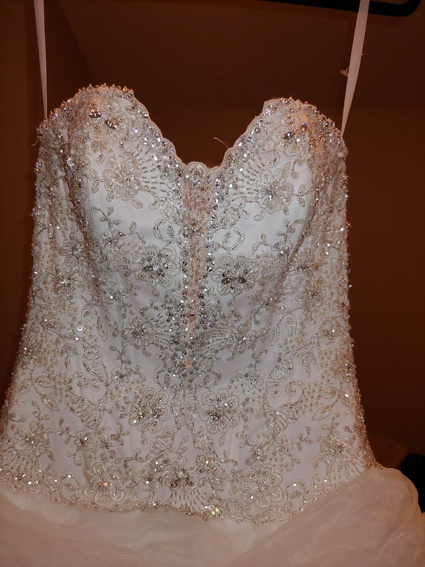 Bridal gown wedding dress