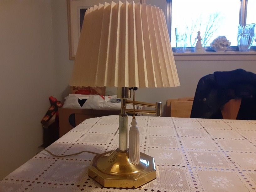 VERY NEAT LOOKING BRASS LAMP THAT IS adjustable For LITE 17inches Tall