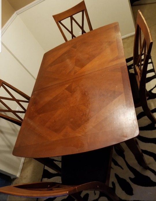 Dining Set With 4 Chairs and Extendion Leaf