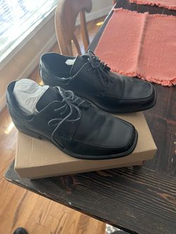 Boys Black Dress Shoes Size 3 1/2  Thumbnail