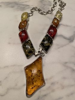 Multicolor Amber-Resembling Beaded Necklace Thumbnail