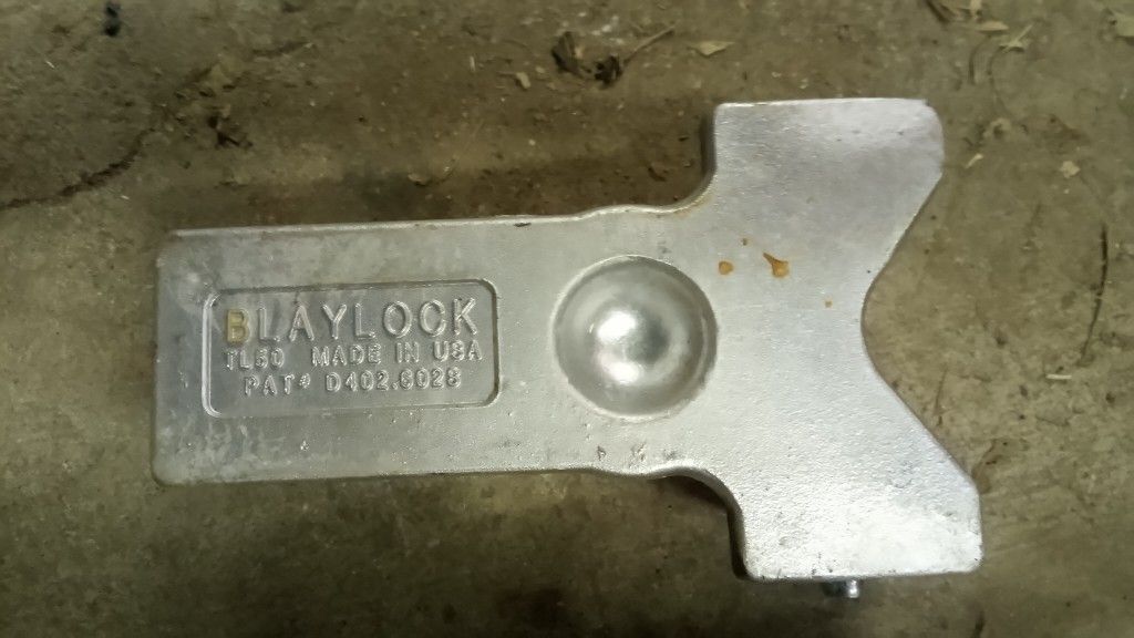 QT - 2, GOOSENECK STYLE COUPLER LOCK TL-50