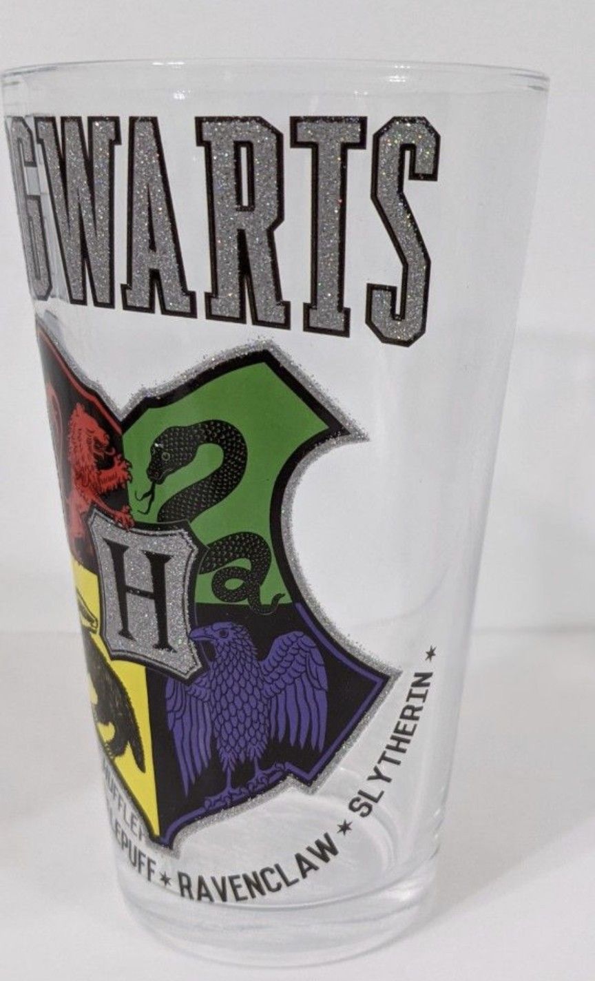 HARRY POTTER HOGWARTS 16 OZ. GLASS TUMBLER
