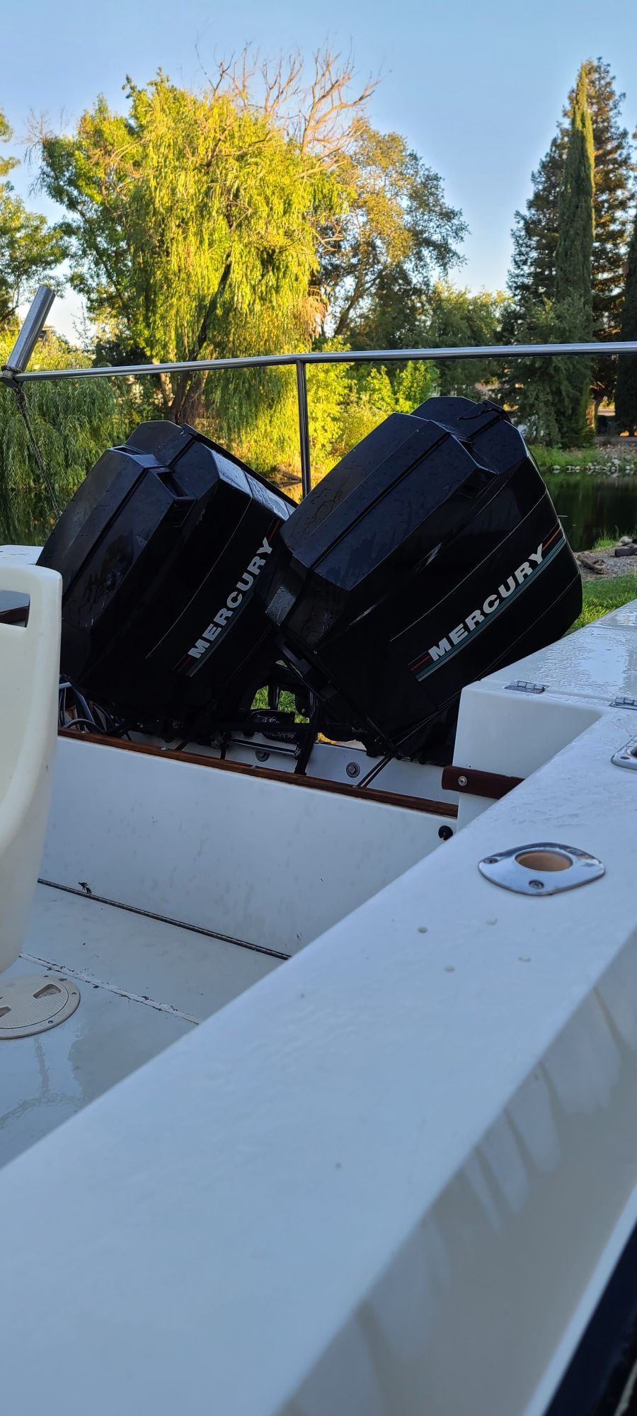 BLUEWATER 210 CENTER CONSOLE BOAT W/ 2 MERCURY 115 OUTBOARDS