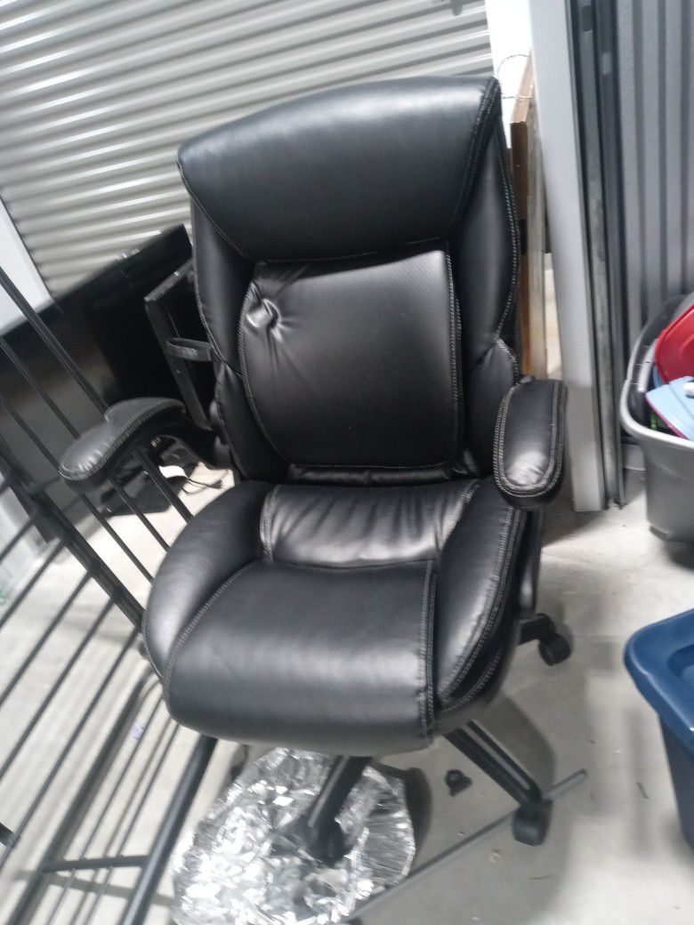 Office Chair And 2 Gaming Chair Read Description