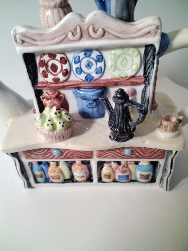 Very Cute House Tea Pot .