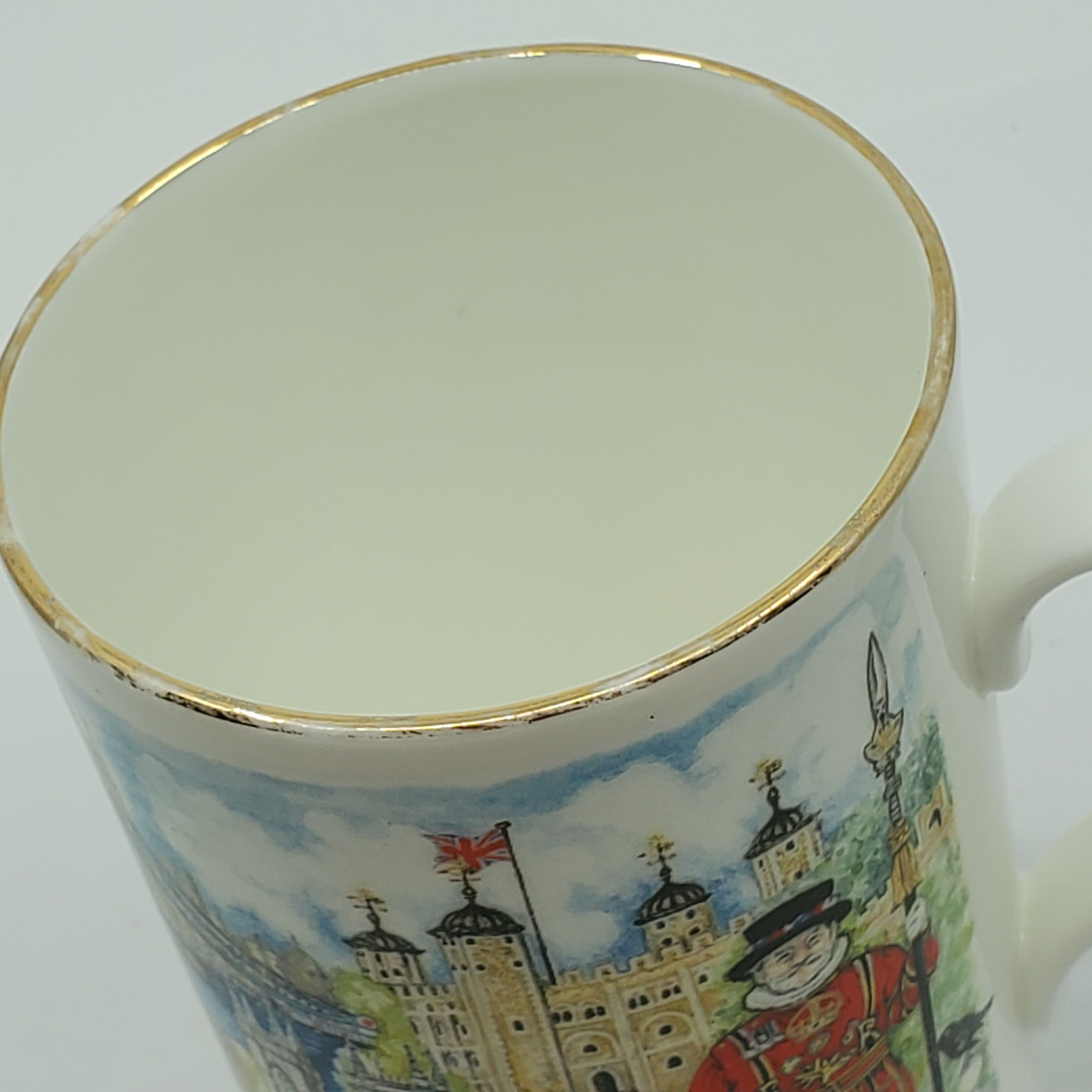 James Sadler London Landmarks Bridge Castle Beefeater Abbey Coffee Tea Mug Cup England. Fine bone china