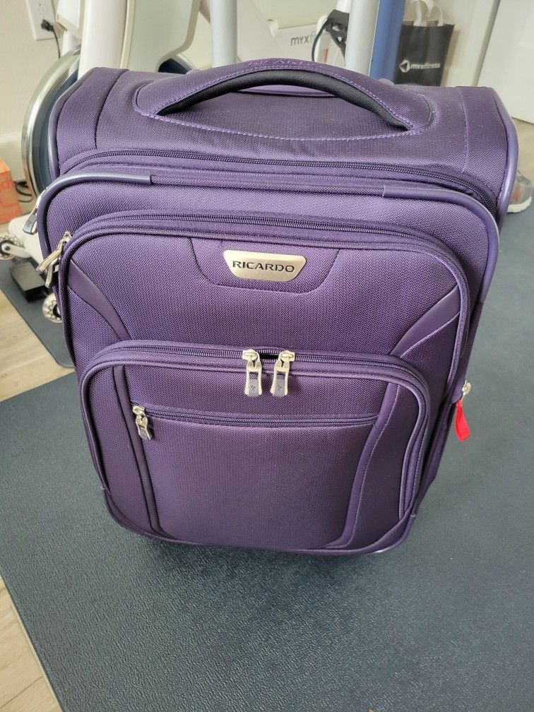 Ricardo 24" Carry On Luggage Soft Sided