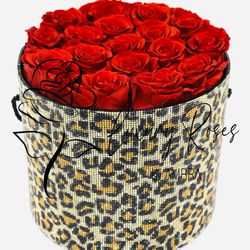 Red preserved roses Rhinestones Animal Print Leopard Eternal Box Roses Real Preserved Flowers Lasting Bouquet Bucket Anniversary Gift Thumbnail