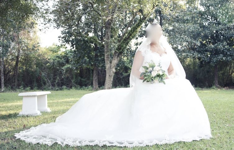 Ivory Lace Wedding Dress. Size 14