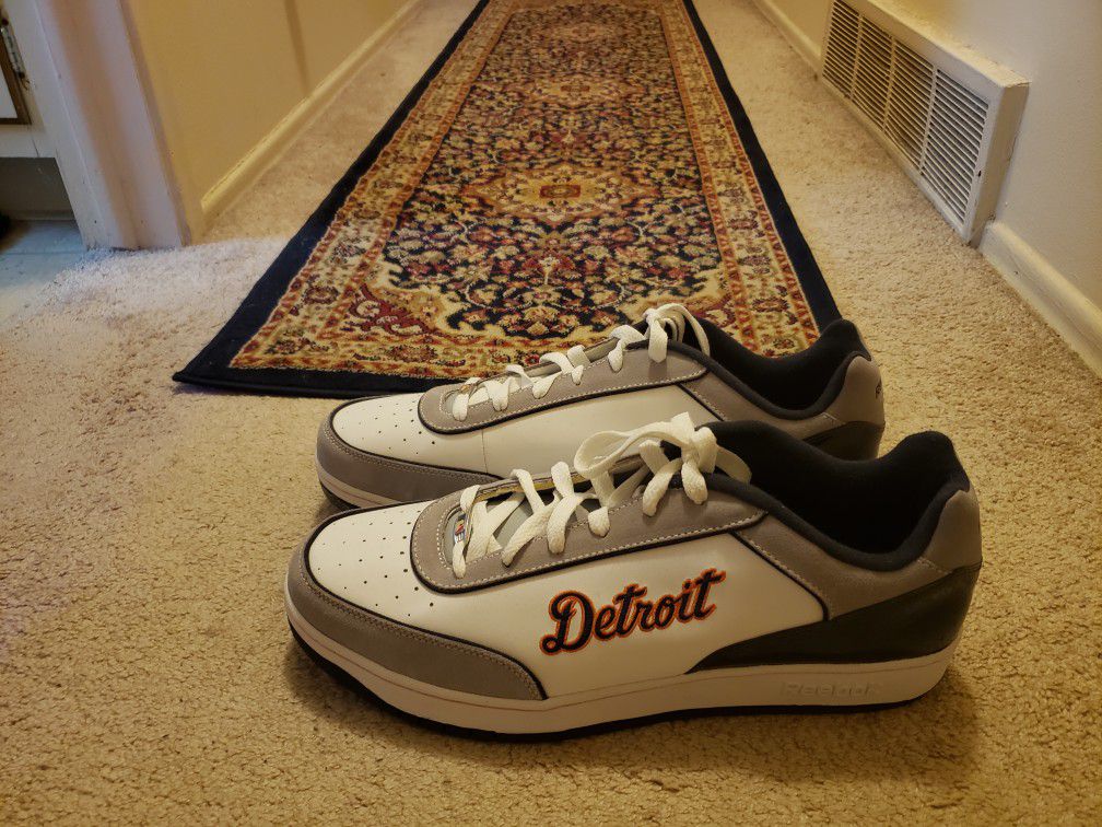 Detriot Tiger Baseball Shoes --Reebok 
