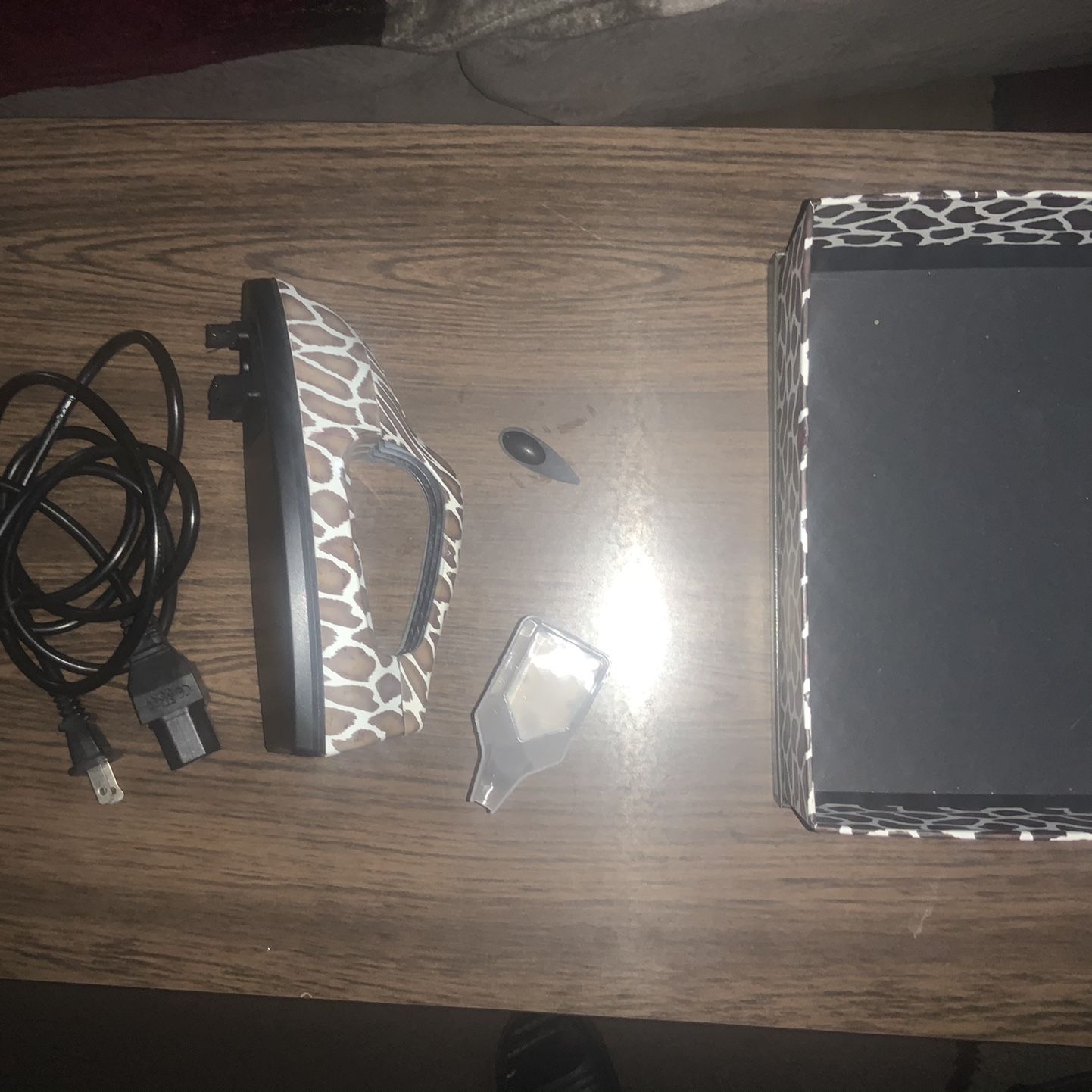 Small Steam Iron ( Fully Functional And In Great Condition)