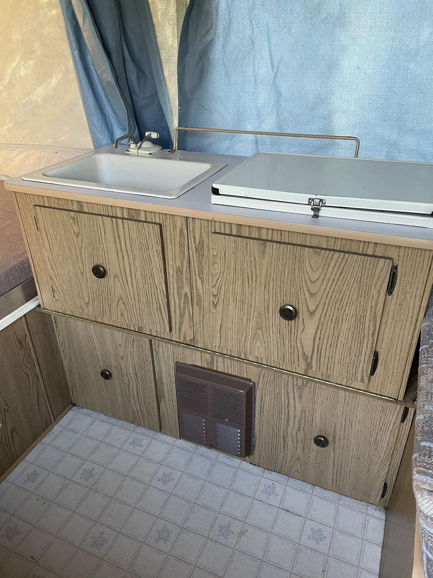 1992 Coleman Pioneer Voyager Tent Trailer