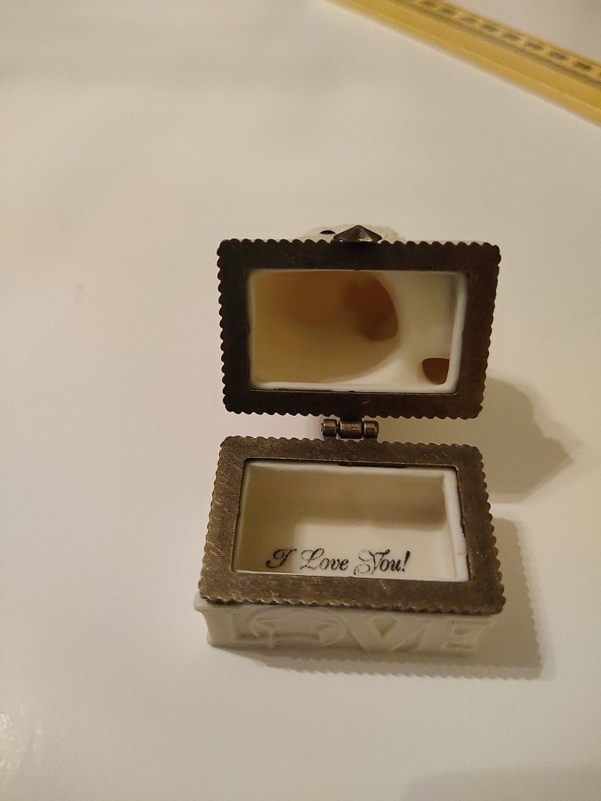 Pre-owned Department 56 Snowbabies "I Love You" Bisque Porcelain Hinged Box.