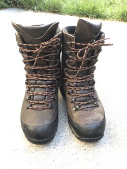 Schnee’s Hiking Boots  Thumbnail