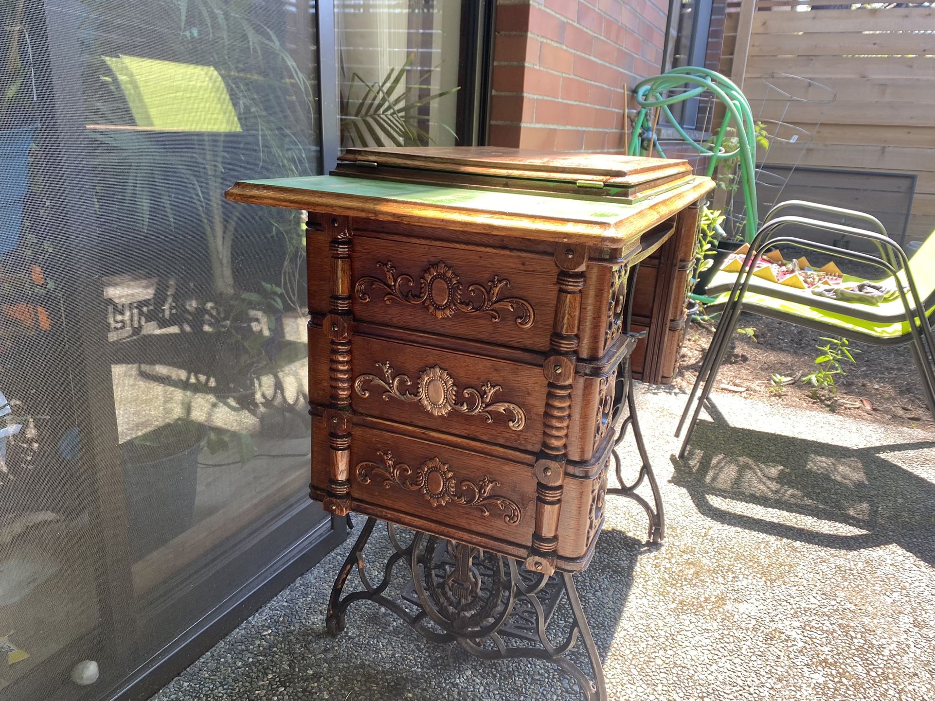 1910 Singer Sewing Machine | Antique Desk | Stand