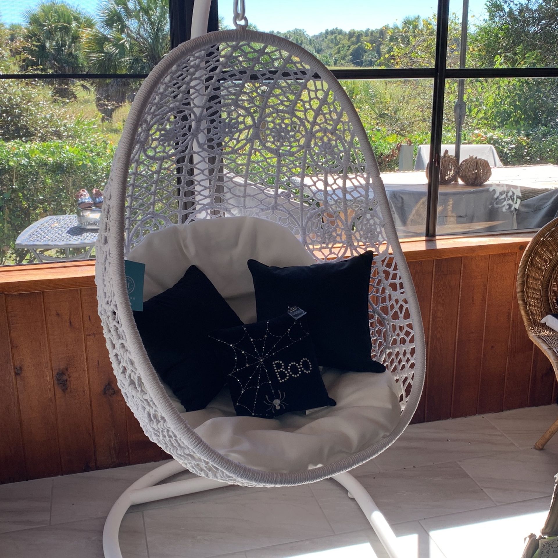Egg Hanging Chair. New! White Stand And Hanging Basket. Beautiful! Cream Cushion Included Not Black Pillows. Beautifully!