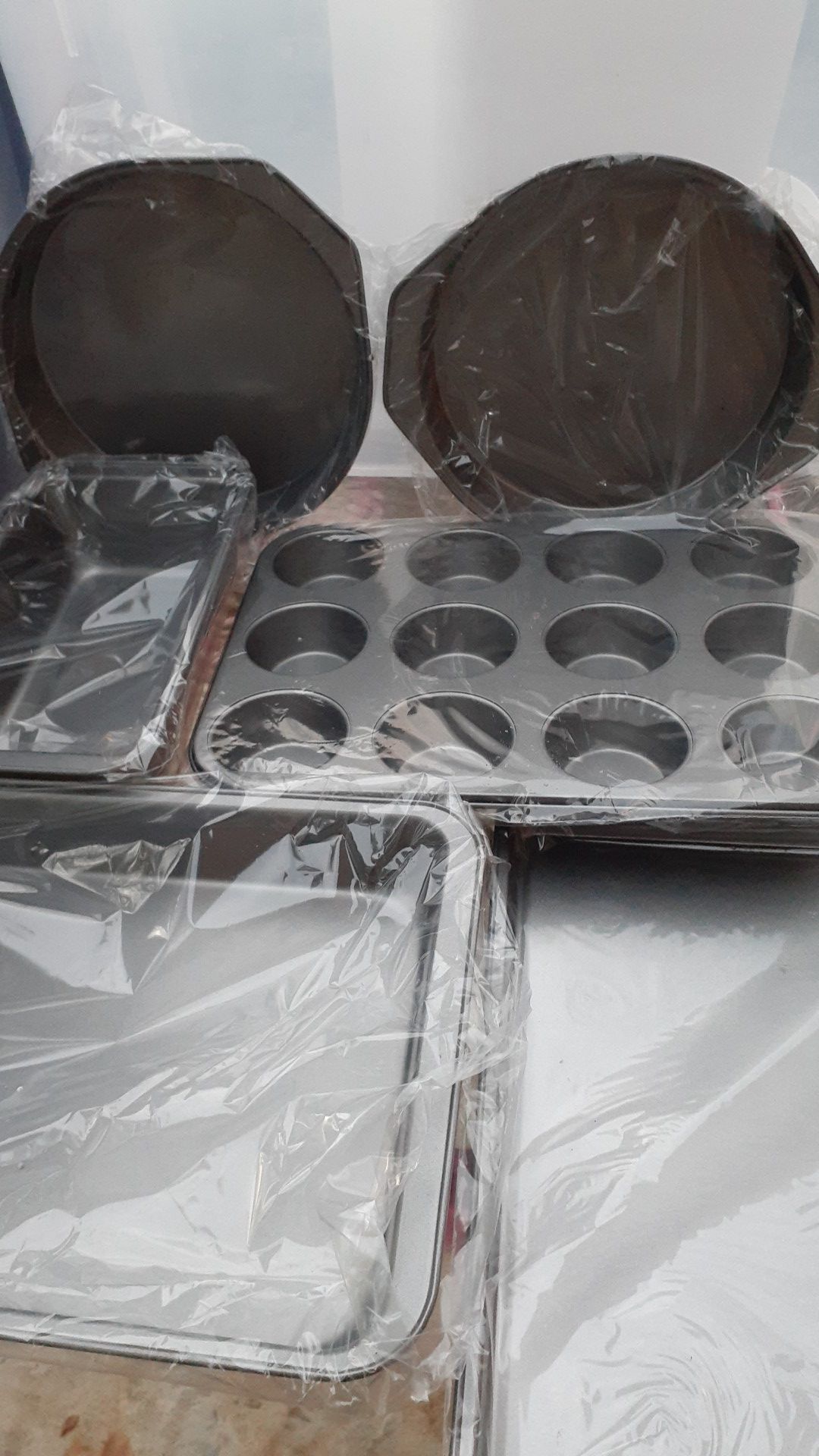 Cake and cupcakes pans. Brand new!