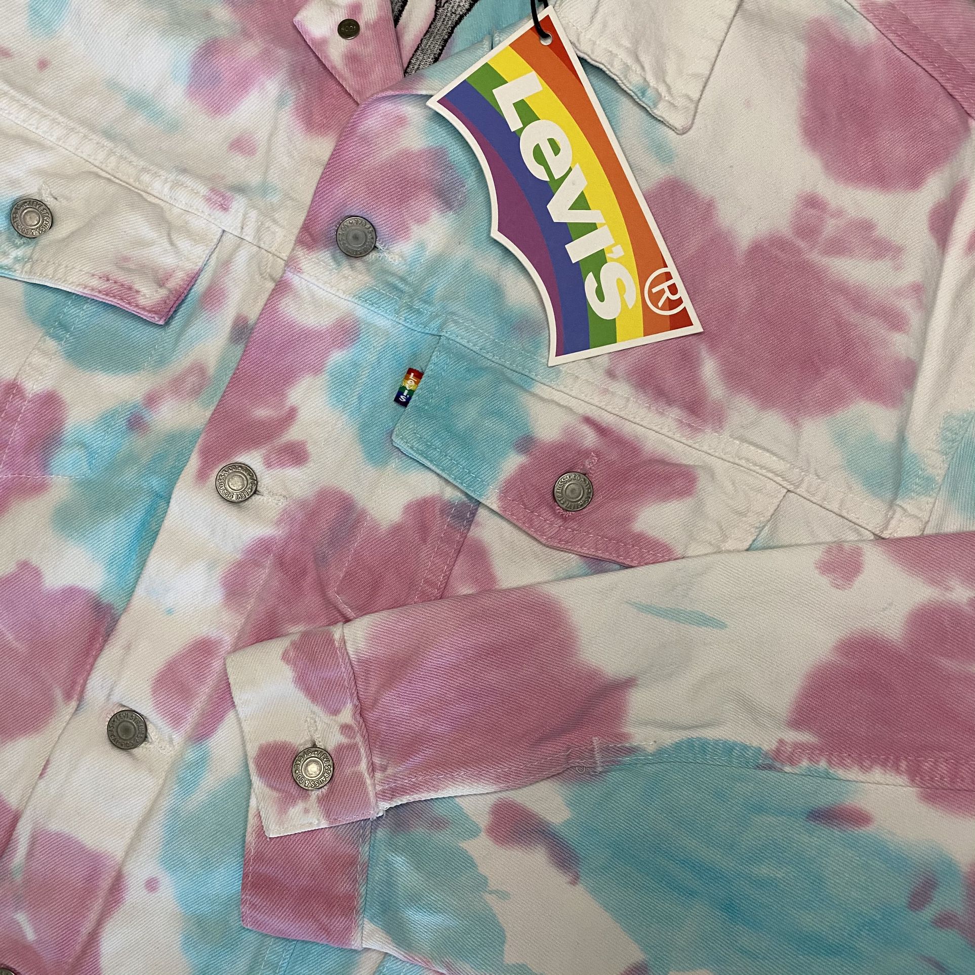 Levi's Pride Tie Dye USE YOUR VOICE Denim LGBTQ Trucker Jacket Men's Size M 