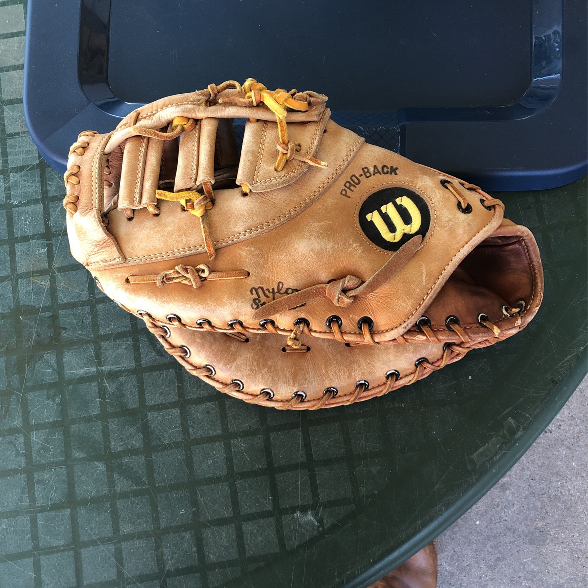 Wilson A2802 LH 1st Baseman’s Glove