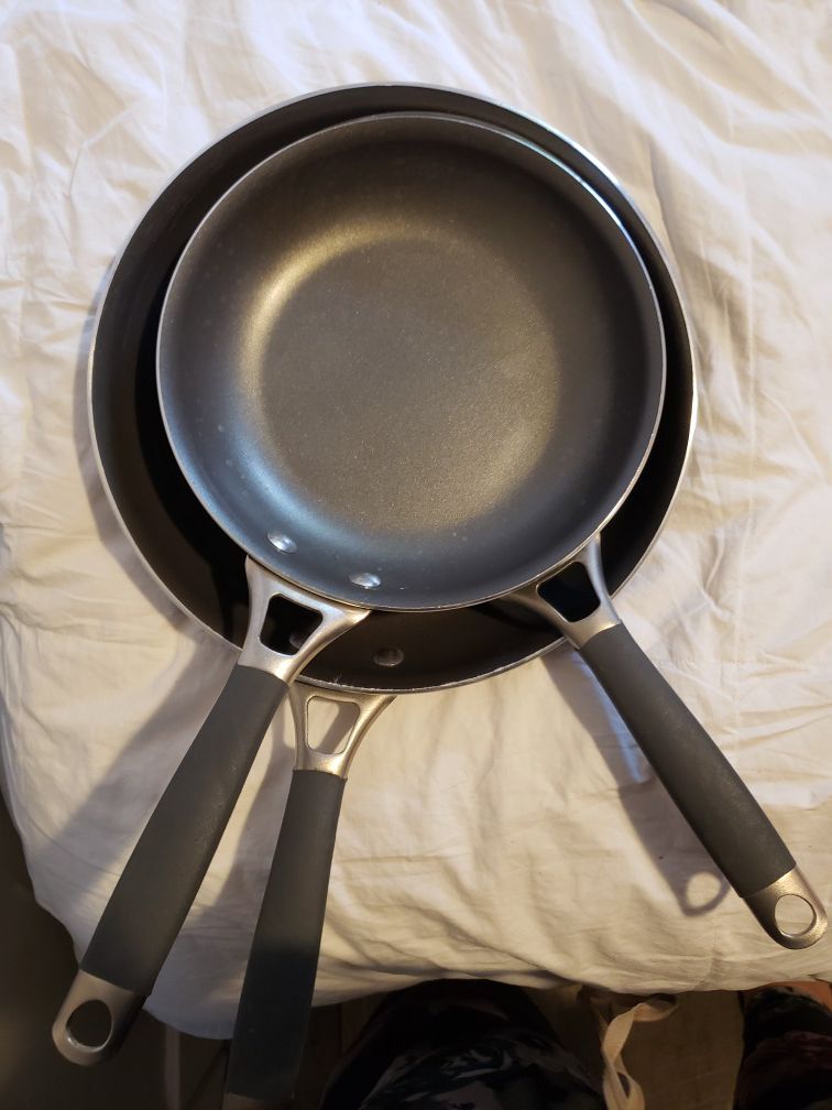 1 10 inch and 2 8ninch frying pans new