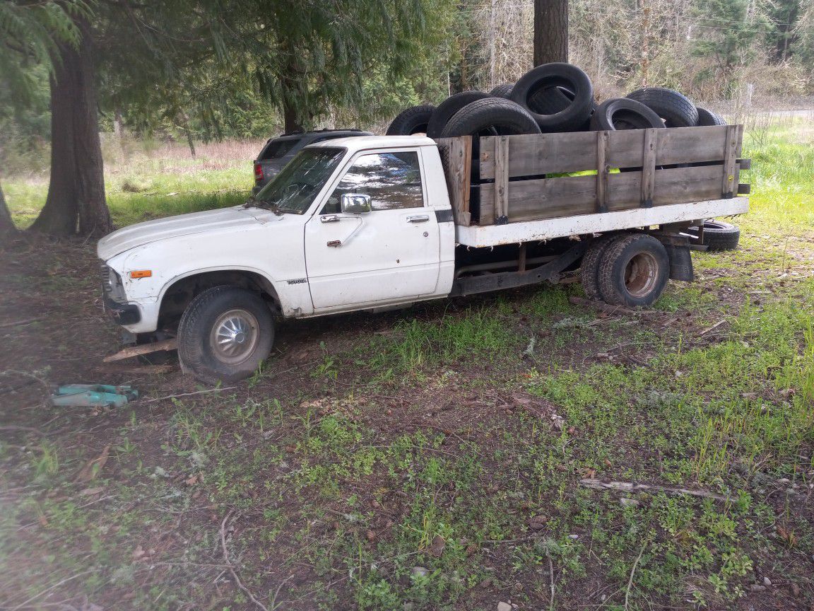1979 Toyota Dually Flatbed Truck