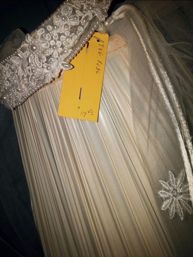 I have a Mon Cheri size 4 wedding dress